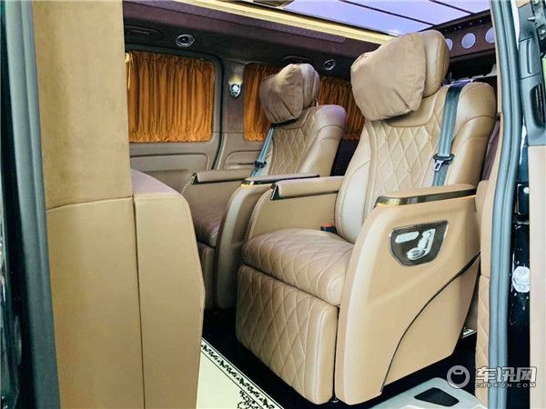 2020新款奔驰威霆高顶商务车 七座迈巴赫全隔断款