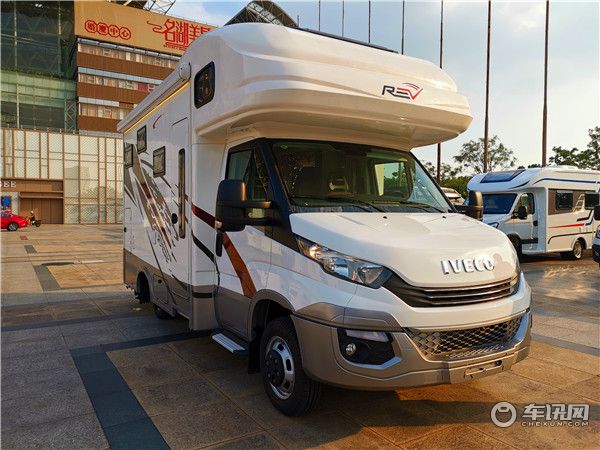 进口依维柯瑞弗S820双拓展房车 智能互联水电无忧的旅居房车