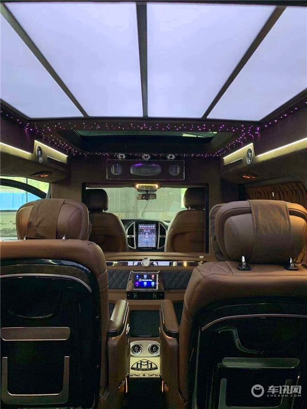 2020新款奔驰威霆高顶商务车 七座迈巴赫全隔断款