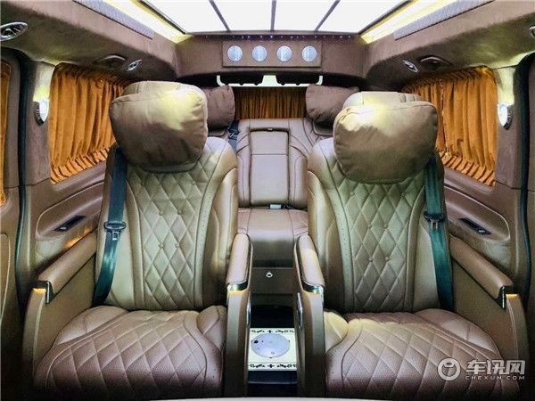 2020新款奔驰威霆高顶商务车 七座迈巴赫全隔断款