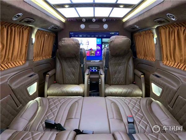 2020新款奔驰威霆高顶商务车 七座迈巴赫全隔断款