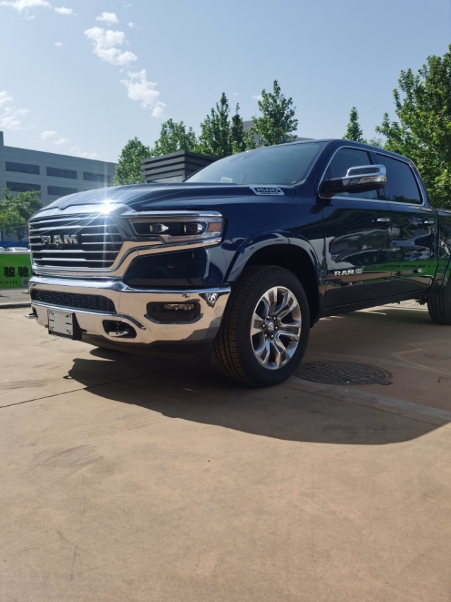 道奇公羊皮卡长角号外观霸气动力强价格如何