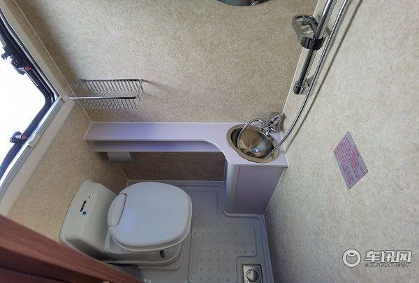 全新依维柯宇通C533豪华版无拓展大顶房车，现车报价多少