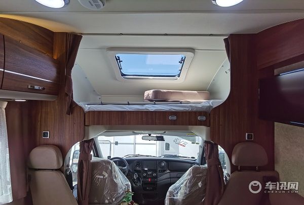 全新依维柯宇通C533豪华版无拓展大顶房车，现车报价多少