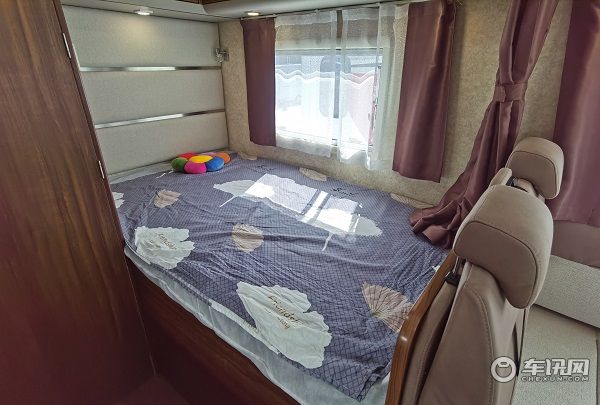 全新依维柯宇通C533豪华版无拓展大顶房车，现车报价多少