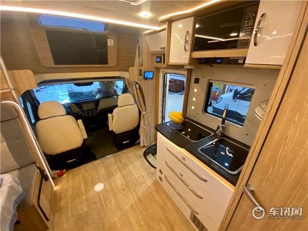 2020新款进口依维柯C型房车 铂驰帕亚尼双拓展 国六标准