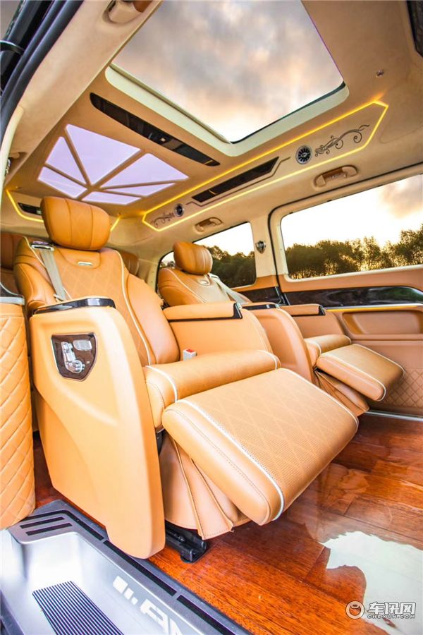 奔驰2020款V260L国六改装高顶七座商务车多少钱