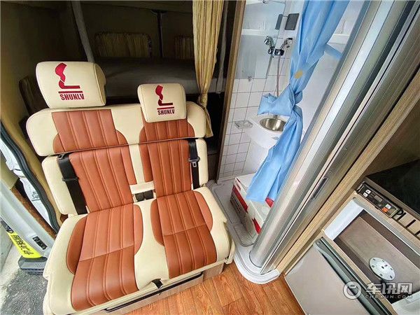 顺旅打造大通V80短轴蜂巢房车 五座三卧满足出行必要需求