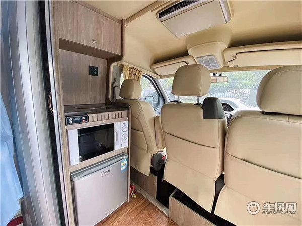 2020款大通V80国六短轴房车 小车身停车方便