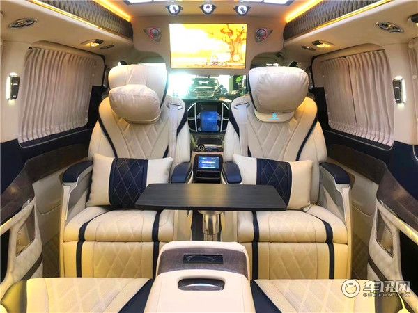 2020款奔驰威霆定制高顶双拼七座商务 典雅外观奢华内饰