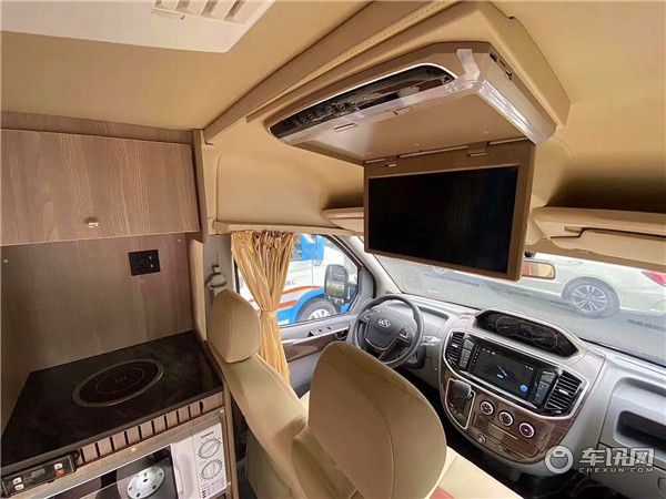 顺旅打造大通V80短轴蜂巢房车 五座三卧满足出行必要需求