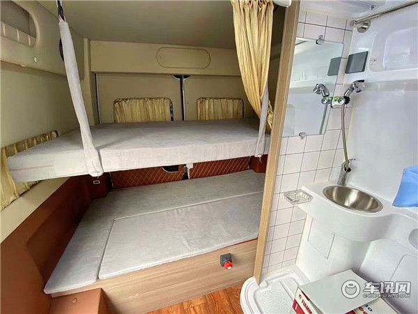 顺旅打造大通V80短轴蜂巢房车 五座三卧满足出行必要需求