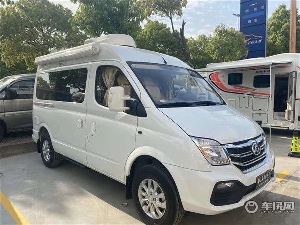 2020款大通V80国六短轴房车 小车身停车方便