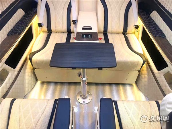 2020款奔驰威霆定制高顶双拼七座商务 典雅外观奢华内饰