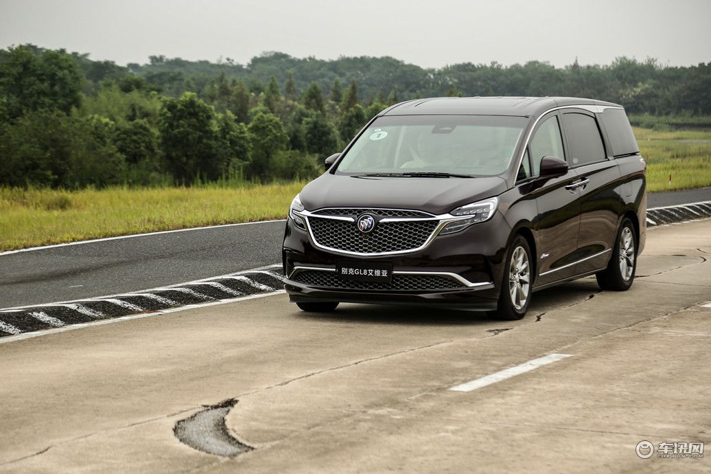 别克科技体验营——三大黑科技让驾驶更安心 