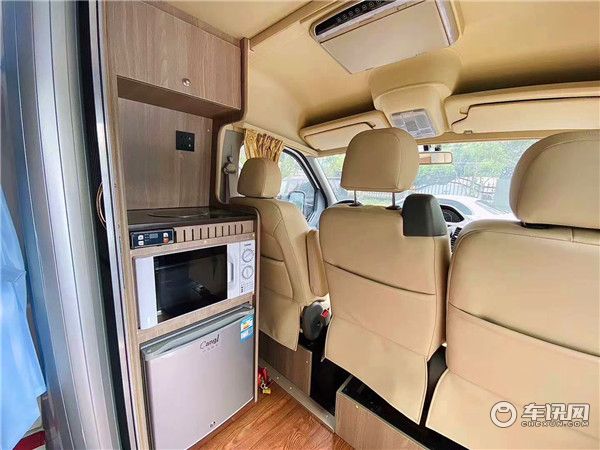 顺旅打造大通V80短轴蜂巢房车 五座三卧满足出行必要需求