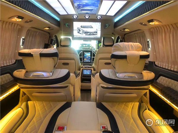 2020款奔驰威霆定制高顶双拼七座商务 典雅外观奢华内饰