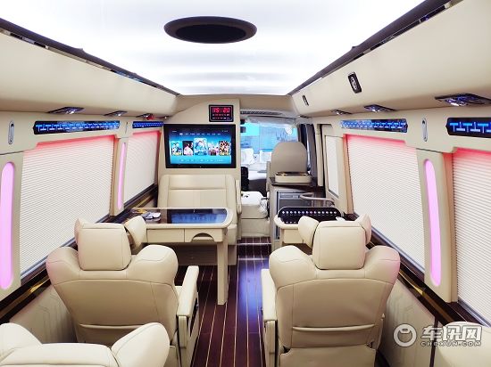 丰田考斯特13座商务车最高端的商务车