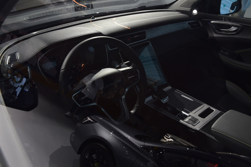 300马力，油耗1.6升，荣威RX5 ePLUS上市，起售价15.58万元