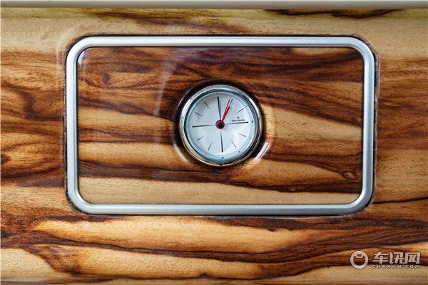 埃尔法蒙娜丽莎豪华四座樱花版商务车 低调奢华