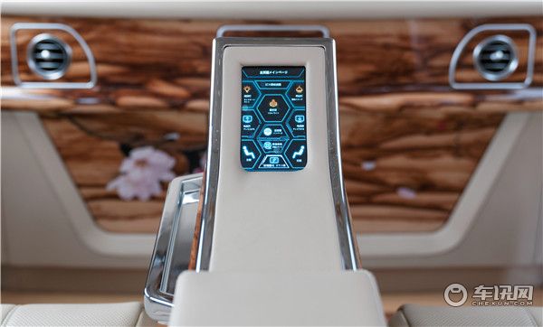 埃尔法蒙娜丽莎豪华四座樱花版商务车 低调奢华