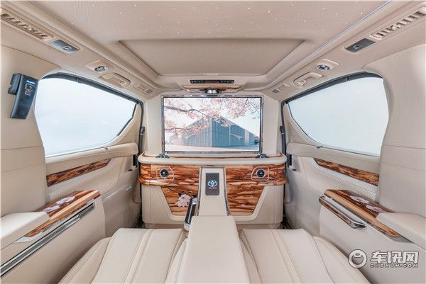 埃尔法蒙娜丽莎豪华四座樱花版商务车 低调奢华
