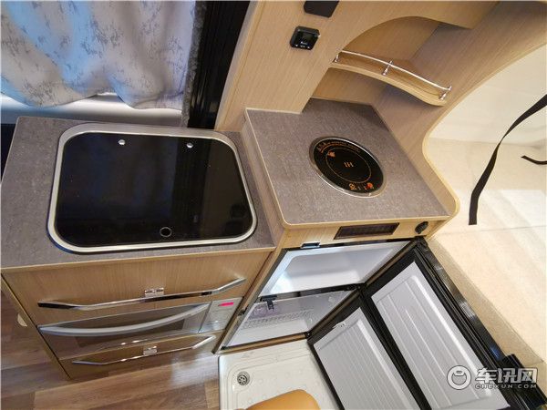 2020款福特新全顺V362商务旅居房车 瑞弗启界R500带您领略