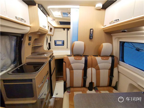 2020款福特新全顺V362商务旅居房车 瑞弗启界R500带您领略