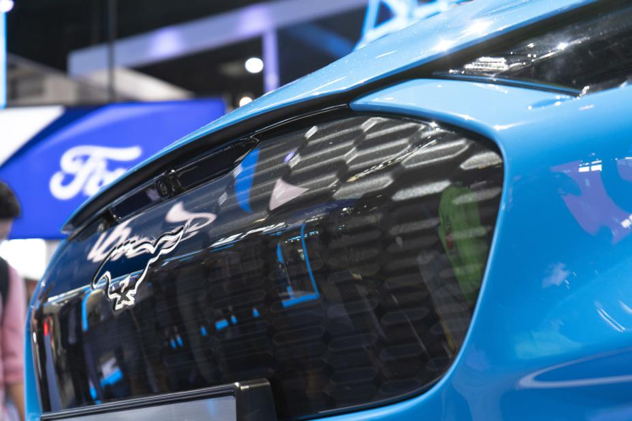 传统豪门的“带电”对决：福特Mustang Mach-E vs 日产Ariya