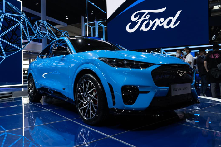 传统豪门的“带电”对决：福特Mustang Mach-E vs 日产Ariya