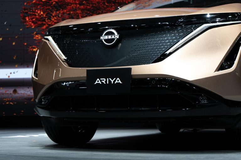 传统豪门的“带电”对决：福特Mustang Mach-E vs 日产Ariya