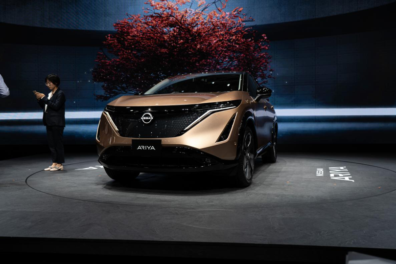 传统豪门的“带电”对决：福特Mustang Mach-E vs 日产Ariya