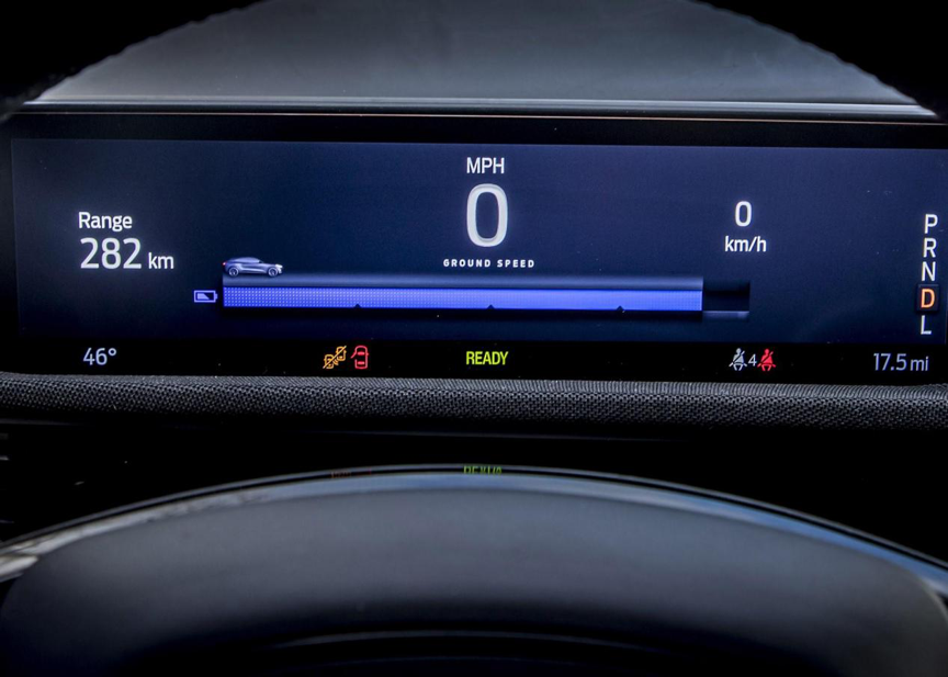 传统豪门的“带电”对决：福特Mustang Mach-E vs 日产Ariya