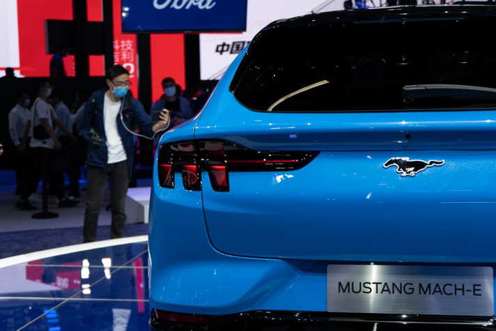 传统豪门的“带电”对决：福特Mustang Mach-E vs 日产Ariya