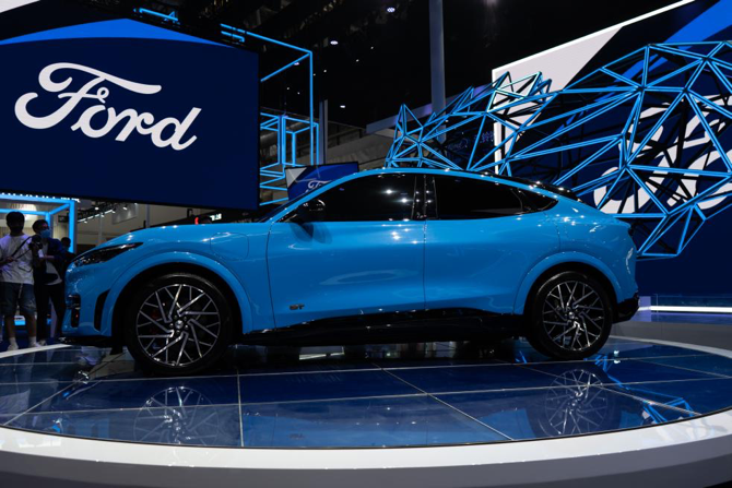 传统豪门的“带电”对决：福特Mustang Mach-E vs 日产Ariya