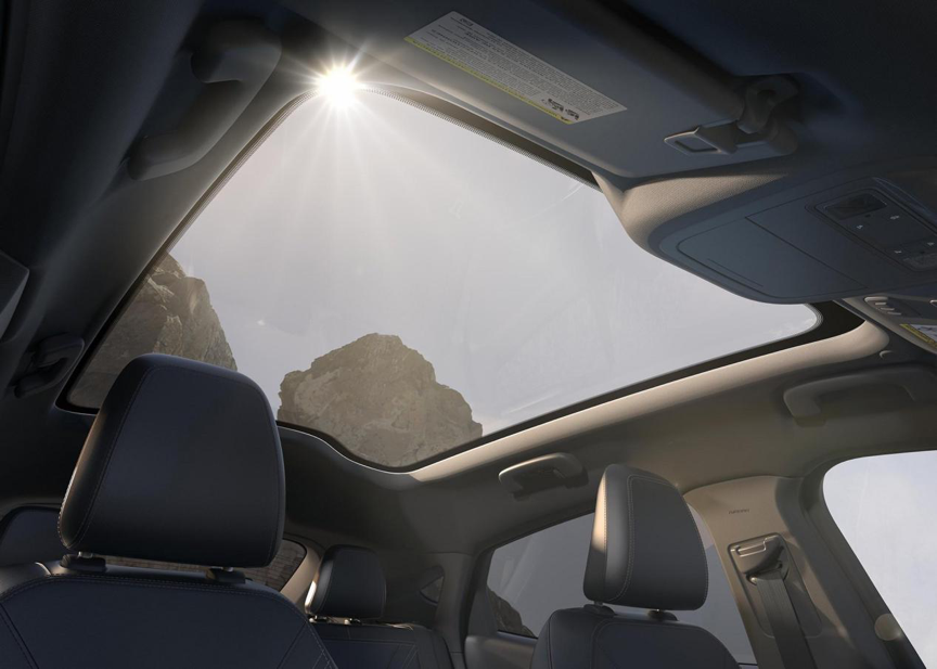 传统豪门的“带电”对决：福特Mustang Mach-E vs 日产Ariya