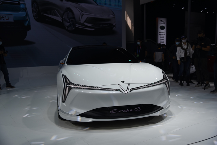 哪吒汽车发布全新车型V、Eureka 03,成立智能安全联合实验室