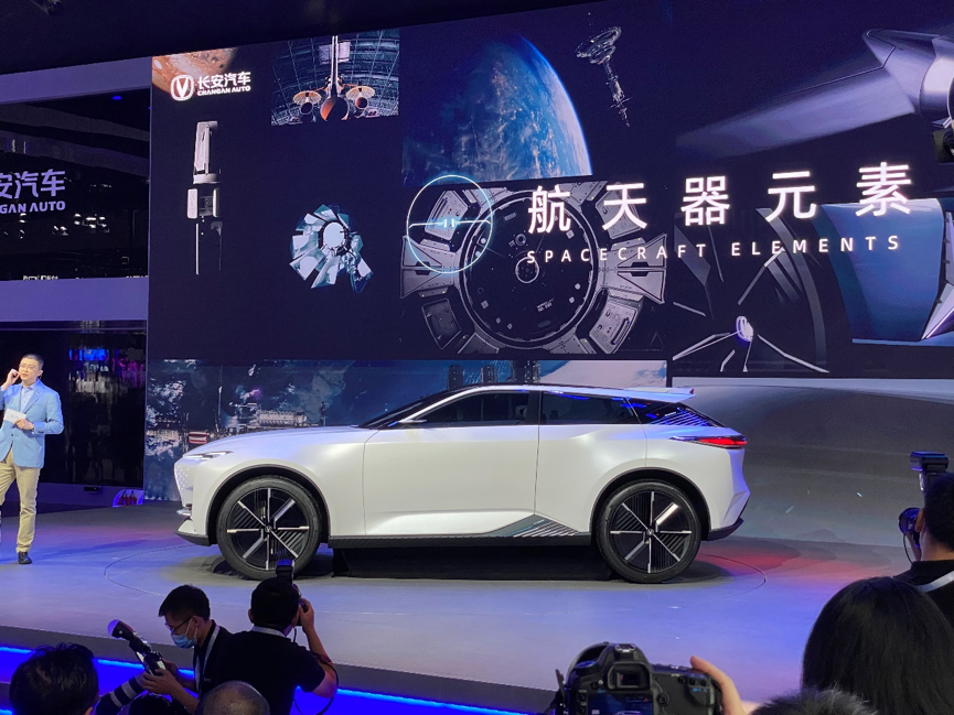 长安汽车品牌焕新，UNI概念车VISION V亮相北京车展