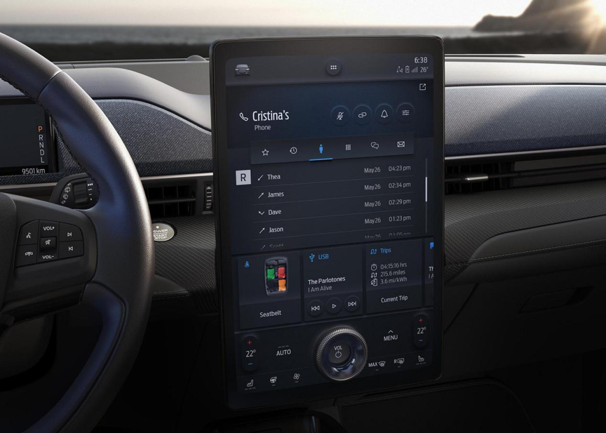 传统豪门的“带电”对决：福特Mustang Mach-E vs 日产Ariya