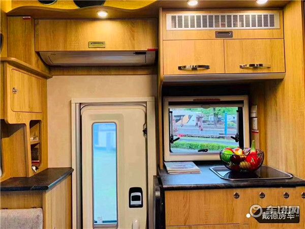 新款依维柯戴得C型自由风无拓展房车 真正的让您出行水电无忧