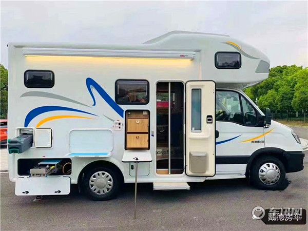 新款依维柯戴得C型自由风无拓展房车 真正的让您出行水电无忧