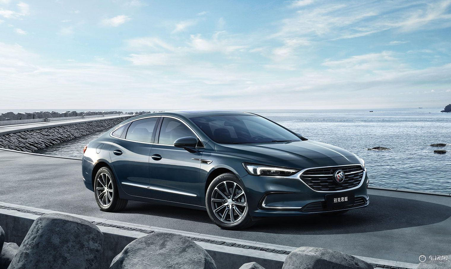 入门款也不向豪华舒适妥协 1.5T版君越552T对比迈腾280TSI