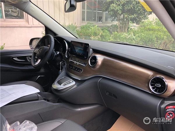 2021款奔驰V260L七座商务车 全新设计驰之以恒