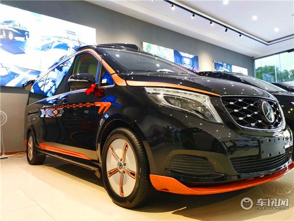 2020款奔驰V260L七座商务车 改装高顶傲旋大白鲨国六现车