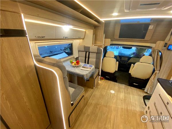 2020新款铂驰进口依维柯国六 帕亚尼C型双拓展房车