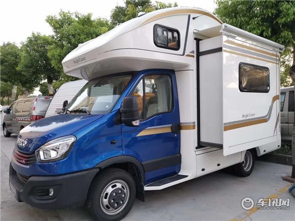 2020款铂驰旅行家 C型房车 单拓展