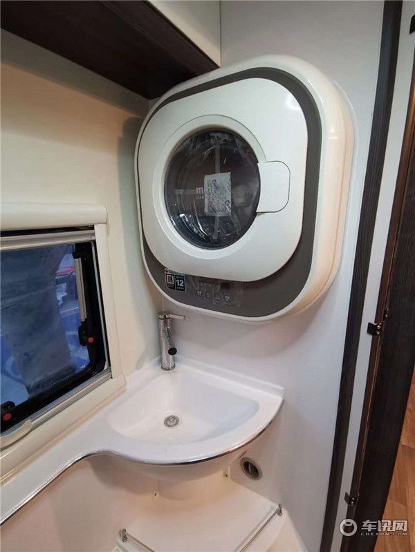 2020款铂驰旅行家 C型房车 单拓展