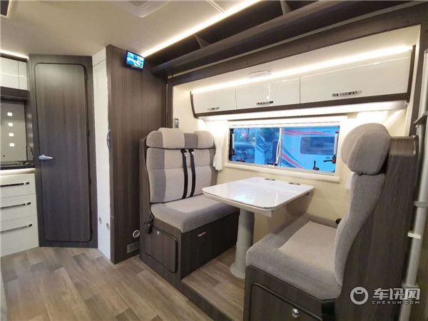 2020款铂驰旅行家 C型房车 单拓展