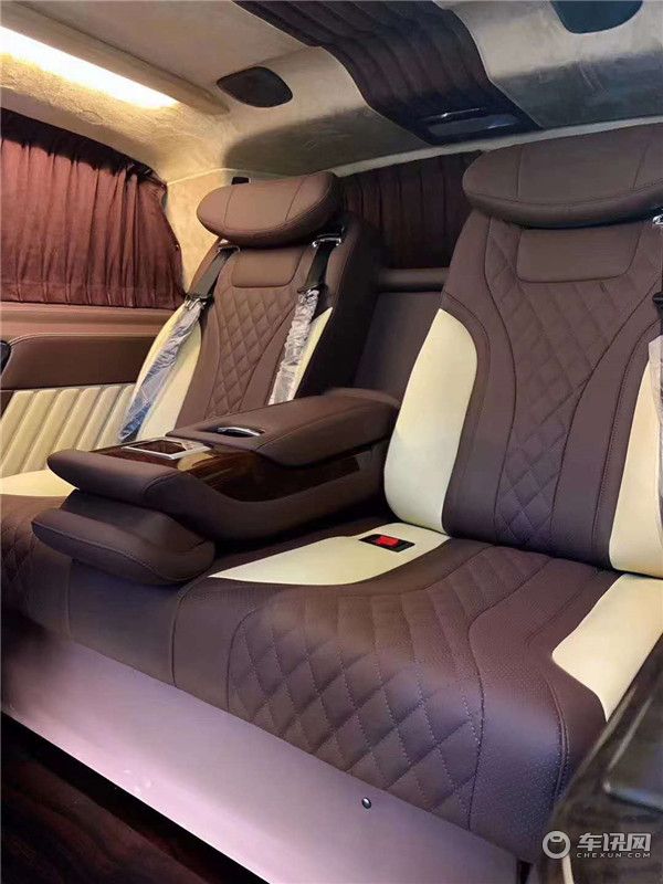 2020款梅赛德斯奔驰V260L 平顶长轴七座商务车