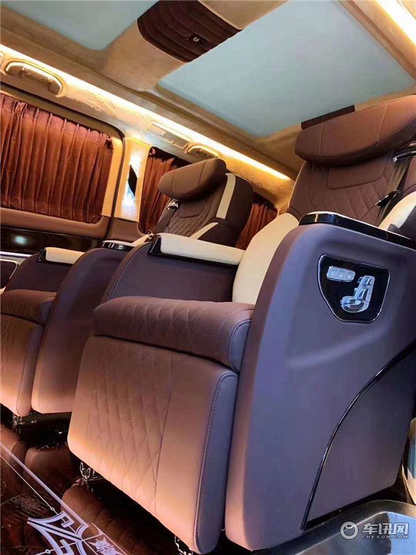 2020款梅赛德斯奔驰V260L 平顶长轴七座商务车
